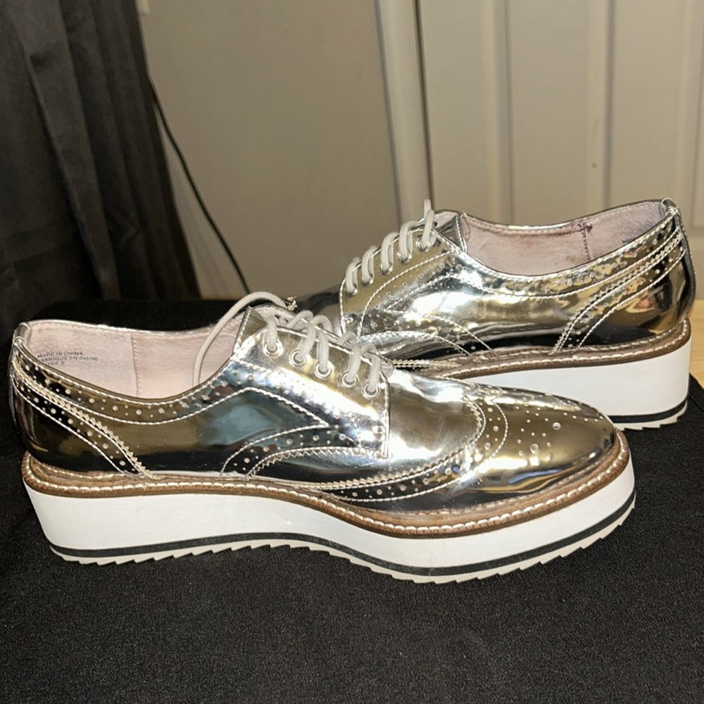 Shellys London mirror wingtip shoes